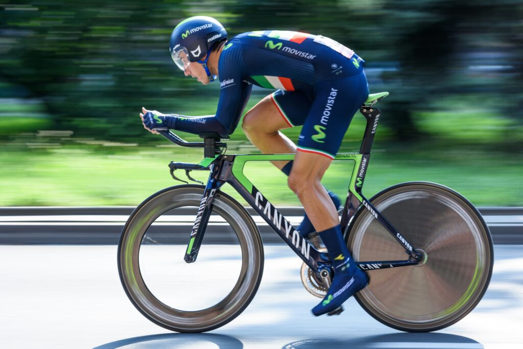 Cyclist competing with emotional presence and focus, representing psychological flexibility and the willingness approach in sport performance